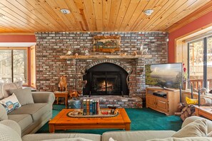 House, Multiple Beds, Balcony, Mountain View | Living area | TV, fireplace - Laureens Americana Hideaway (Big Bear City)