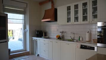 Frigorífic, microones, forn i placa de cuina