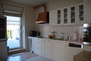 雪櫃、微波爐、焗爐、爐具