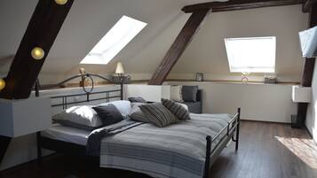 4 dormitoris, escriptori i planxa i posts de planxar