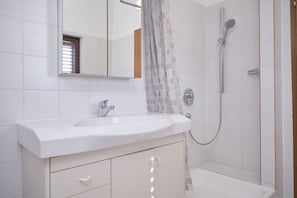 Apartment | Bathroom | Shower, hair dryer, bidet, towels