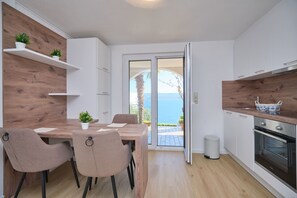 Apartment | Eigene Küche | Großer Kühlschrank, Ofen, Geschirrspüler, Wasserkocher