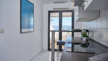 Apartment | Private kitchen | Full-sized fridge, oven, dishwasher, electric kettle