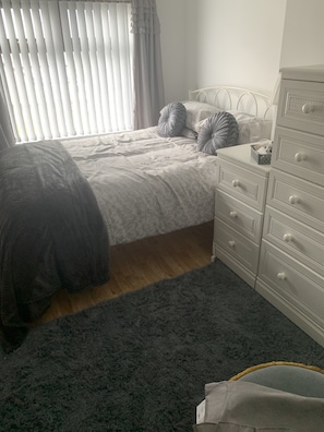 House | 2 bedrooms, iron/ironing board, free WiFi, bed sheets