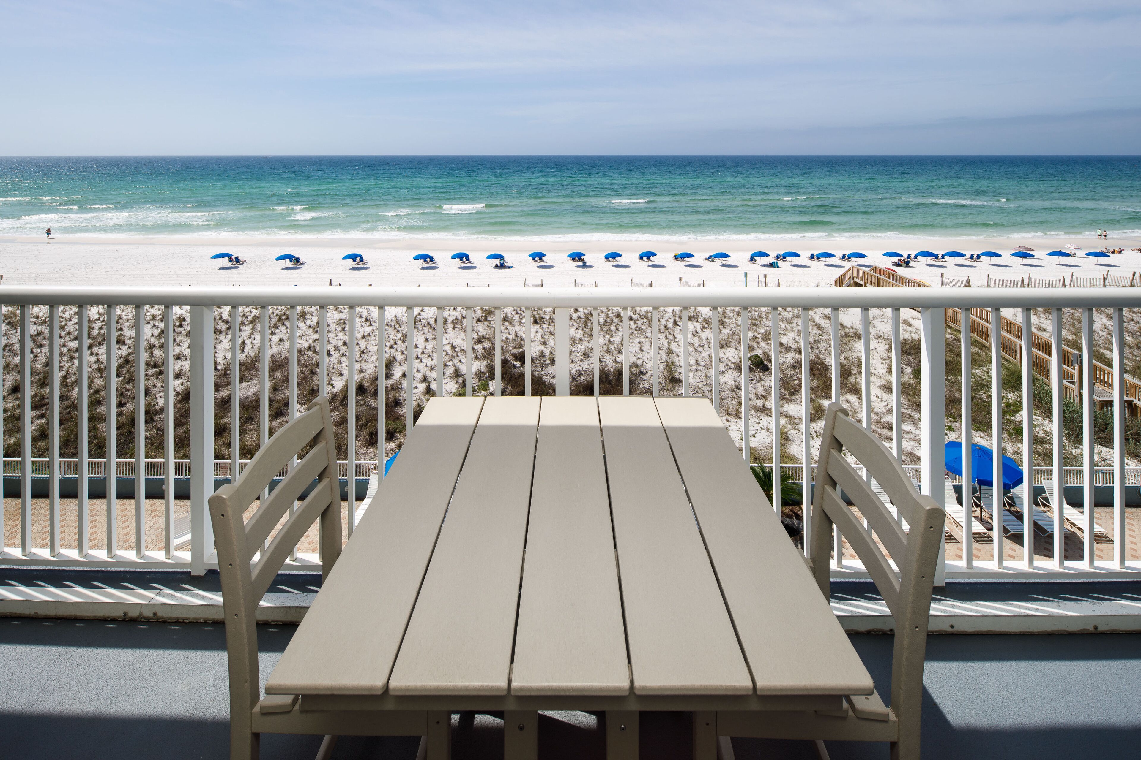 Islander 5006: 5th Floor view beach front over pool, 2 King beds, golf & more