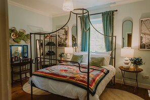 3 عدّة غرف نوم ومكتب ومكواة/لوح كي وسرير سفر