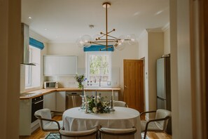 Réfrigérateur, micro-ondes, four, lave-vaisselle