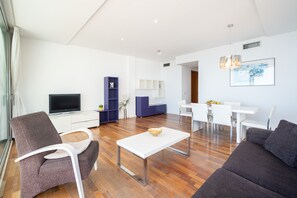 TV - Luz: Apartment with sea view and community pool (L'Escala)