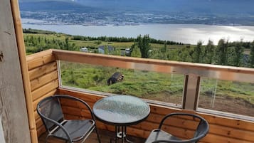 Quarto panorâmico | 2 quartos, Wi-Fi de cortesia, roupa de cama