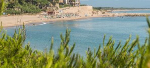 Beach - Luciana: Beautiful apartment with community pool (L'Escala)