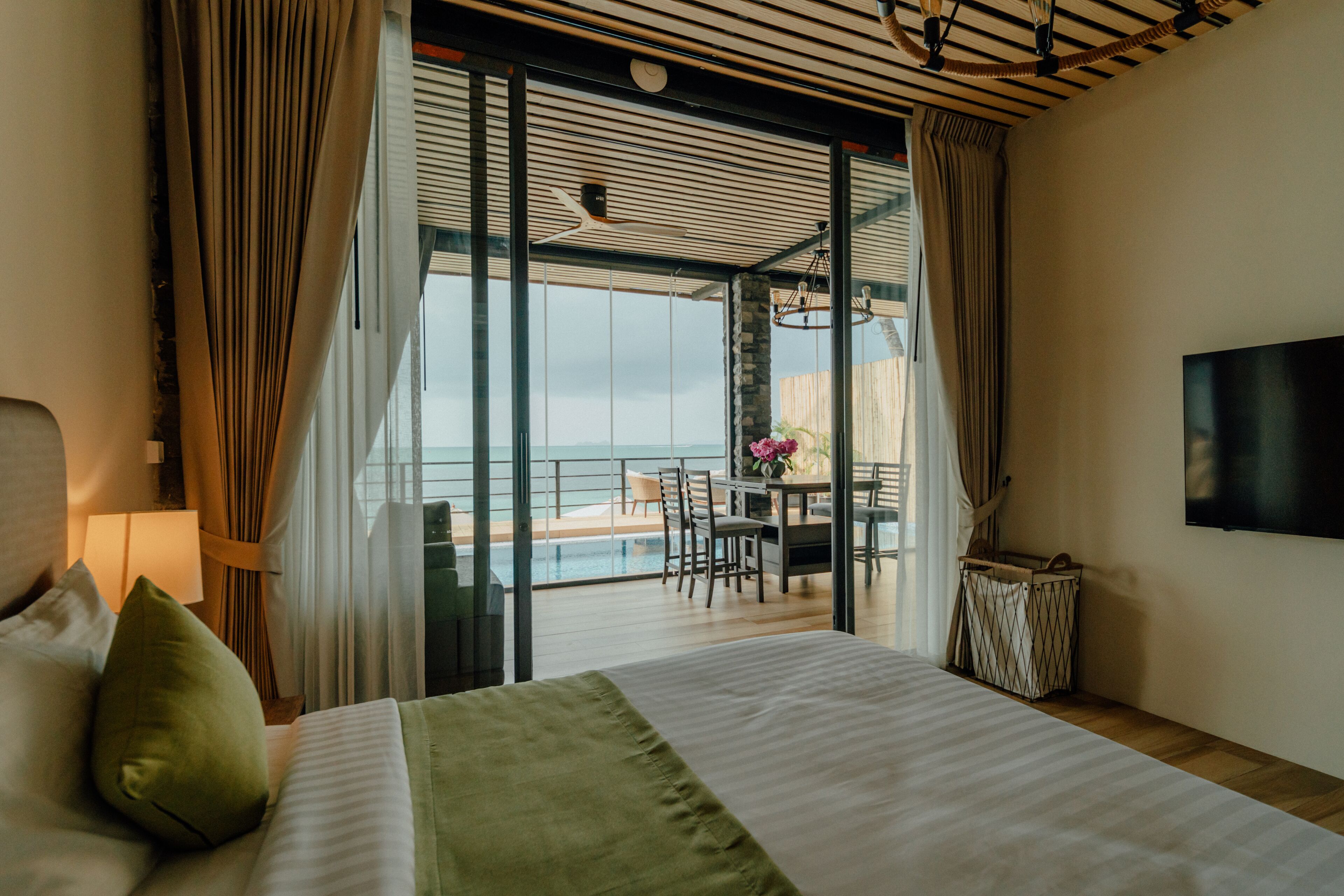 Villa Deluxe, lanai, vista baia | Biancheria da letto di alta qualità, una cassaforte in camera