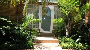 Business Room | 1 bedroom, individually decorated, individually furnished, desk