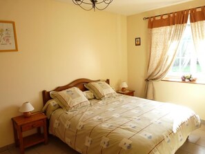 4 bedrooms - La Maison de Marguerite (COUSSAY-LES-BOIS)