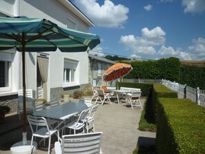 Outdoor dining - Gîte de la Lionnaire - ORCHES (ORCHES)