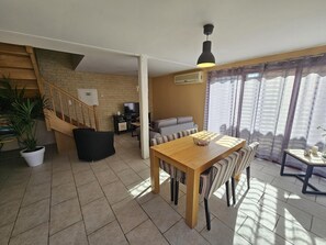Dining - Gîte du Séchoir - Bouresse (BOURESSE)