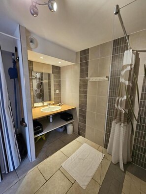 Shower - Gîte du Séchoir - Bouresse (BOURESSE)