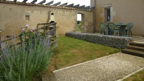 Outdoor dining - Les Coquelicots - Lhommaize (LHOMMAIZE)