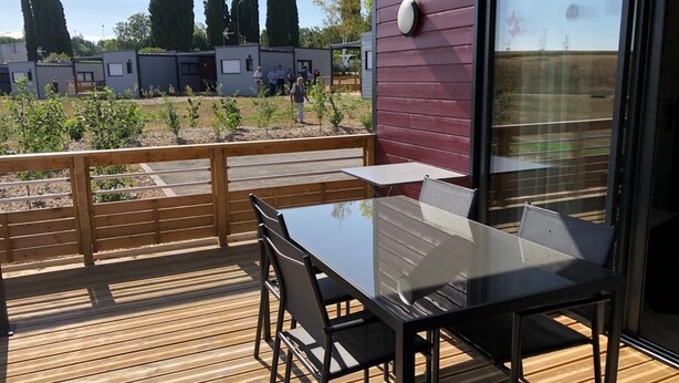 Outdoor dining - Hibiscus La Vallée des Noyers (LHOMMAIZE)