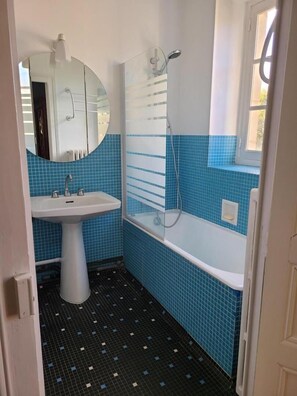 Bathtub - La Maison du Régisseur (VALDIVIENNE)
