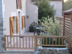 Outdoor dining - Les Boulites - Roches-premarie (ROCHES-PREMARIE)