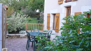 Outdoor dining - Les Boulites - Roches-premarie (ROCHES-PREMARIE)