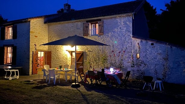 Outdoor dining - La Touche - Cherves - Gîte (CHERVES)
