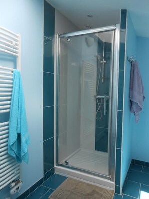 Shower - Gîte de Says - Champagne-saint-hilaire (CHAMPAGNE-SAINT-HILAIRE)
