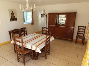 Dining - Le Logis de l'Epinoux (JARDRES)