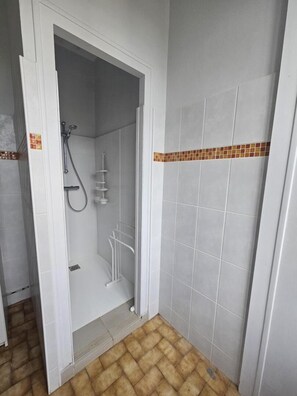 Shower - Château D'ayron - Ayron (AYRON)