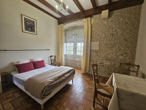 Room - Château D'ayron - Ayron (AYRON)