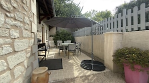 Outdoor dining - Les Méré - Targe - Gîte (TARGE)