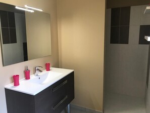 Shower - Le Relais Postal - Celle Levescault (CELLE LEVESCAULT)