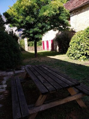 Outdoor dining - La Maison du Fermier (VALDIVIENNE)