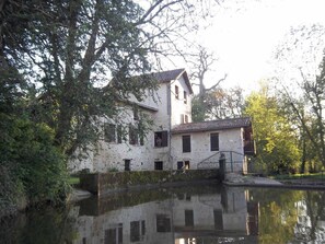 Exterior - Le Moulin de L'anglée (SANXAY)