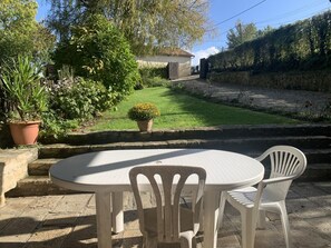 Outdoor dining - Le Moulin de L'anglée (SANXAY)