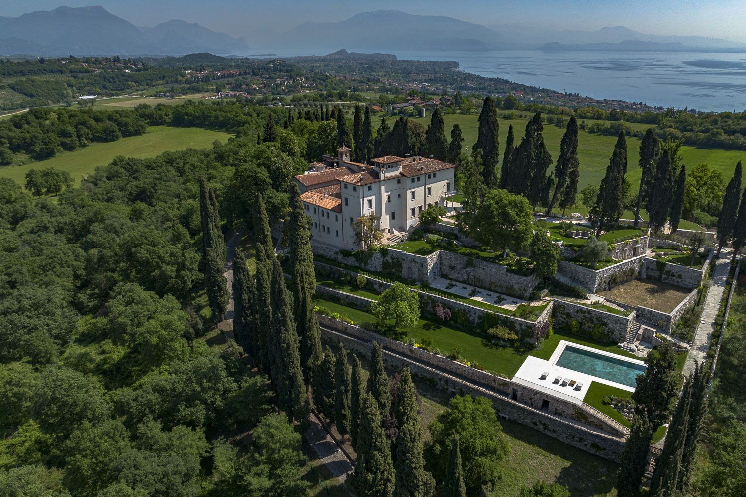 المنشأة من الخارج