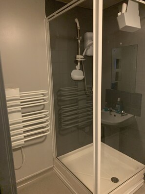 Apartment | Bathroom | Shower, hair dryer, towels