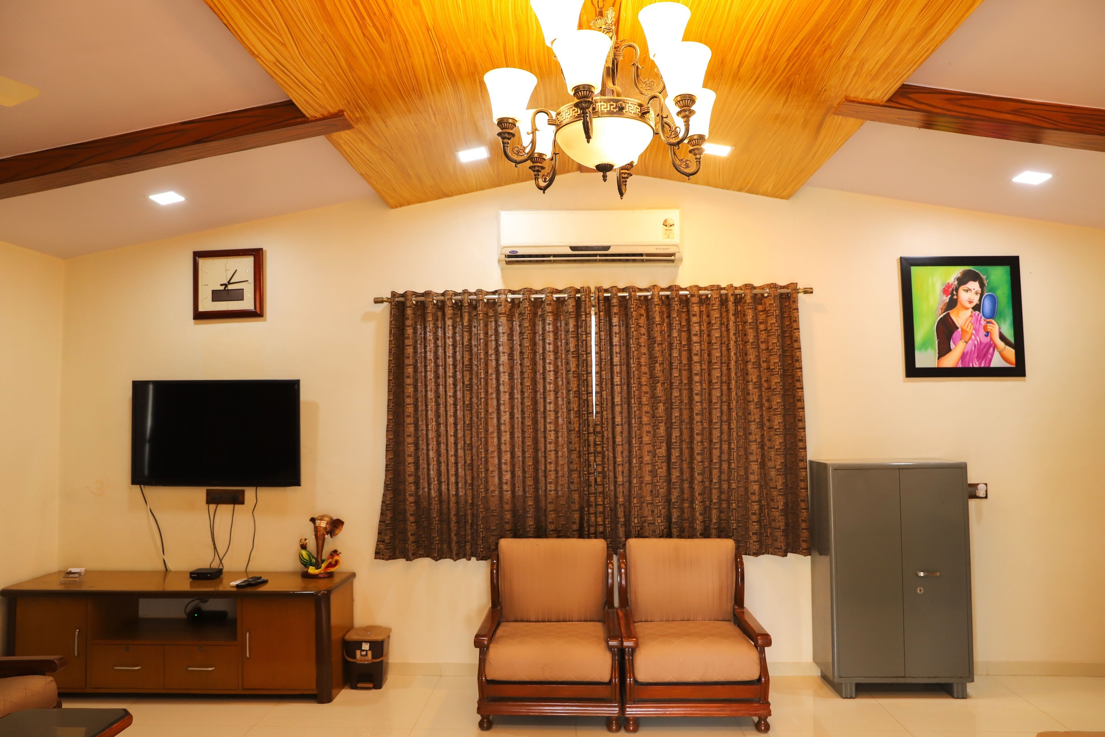 Habitación familiar | Minibar, decoración individual, mobiliario individual y escritorio