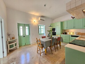 Fridge, microwave, oven, stovetop - Eco-villa Monte Do Barrocalinho (Loulé)