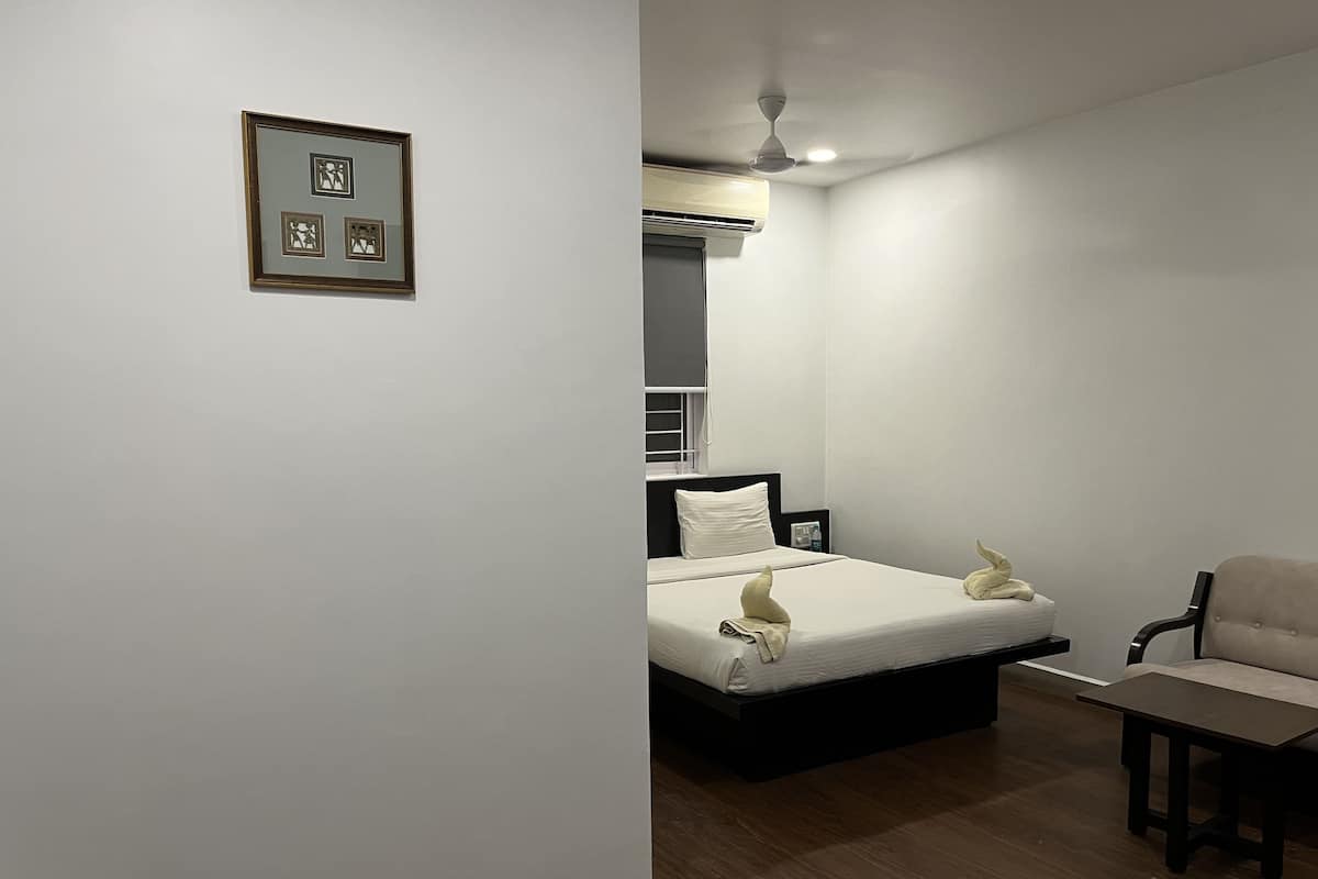 Premium Double or Twin Room | In-room safe, individually furnished, desk, laptop workspace