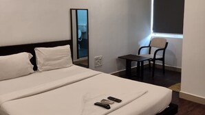 Deluxe Double Room - Hotel Scarlet (Bengaluru)