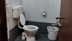 Deluxe Double Room | Bathroom - Hotel Scarlet (Bengaluru)