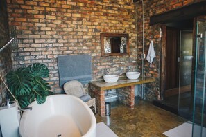 Dusche, Haartrockner, Shampoo