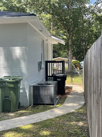 Cozy house close to everything you need for a comfortable stay.