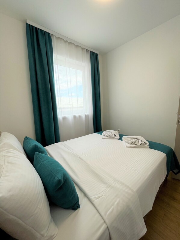 Familien-Maisonette, Mehrere Betten | Schreibtisch, laptopgeeigneter Arbeitsplatz, Verdunkelungsvorhänge