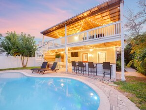 Unclassified image, 2 of 44, button