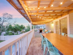 Unclassified image, 5 of 44, button