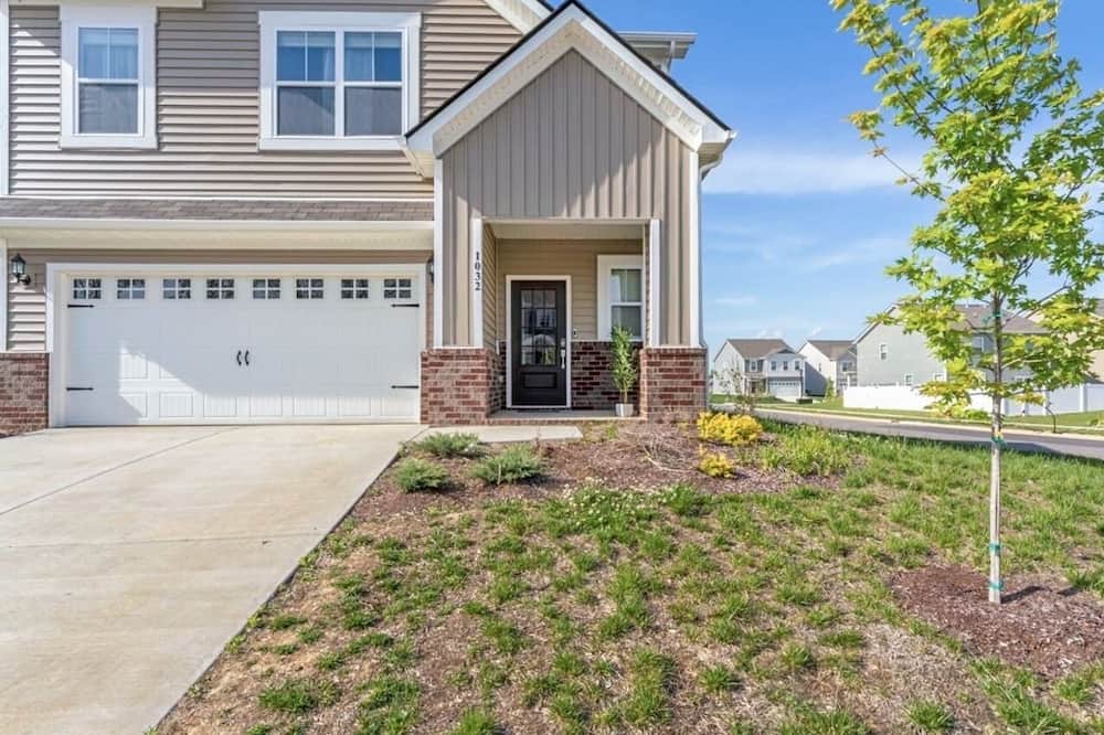 Single home downtown Lebanon TN