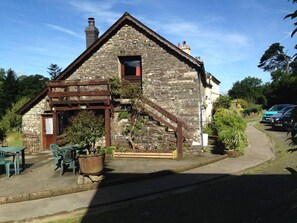 Exterior - Relax in Mountain View Cottage at Cwmiar Farm (Llanybydder)