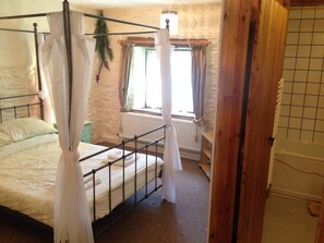 4 عدّة غرف نوم ومكواة/لوح كي وواي فاي مجانًا وملاءات أسرّة